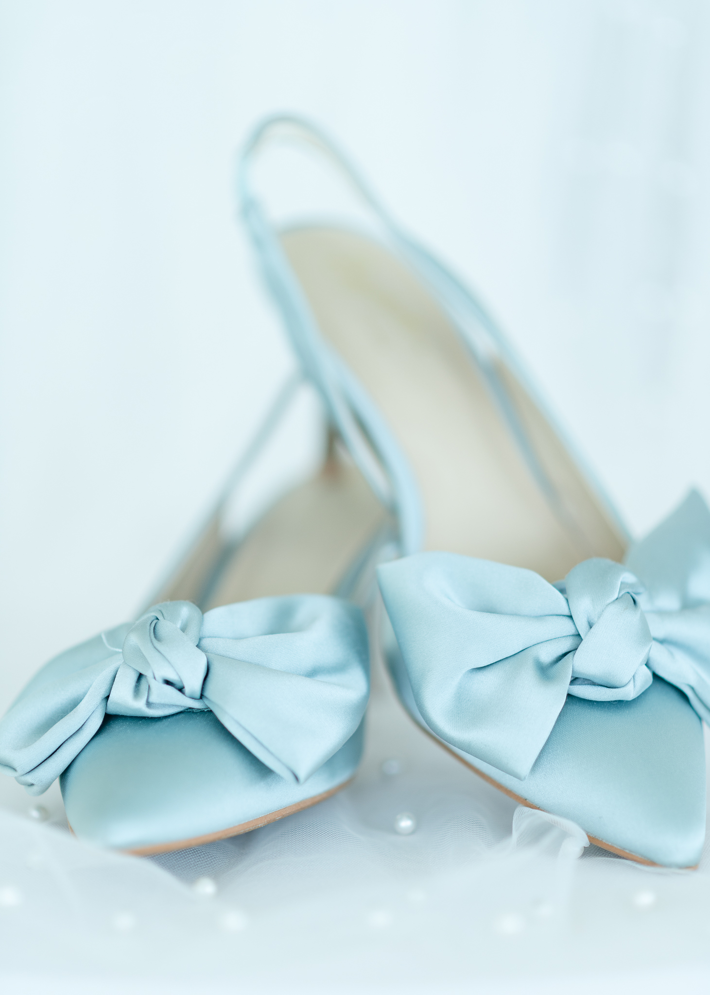 blue green bridal shoes with pearl a veil
